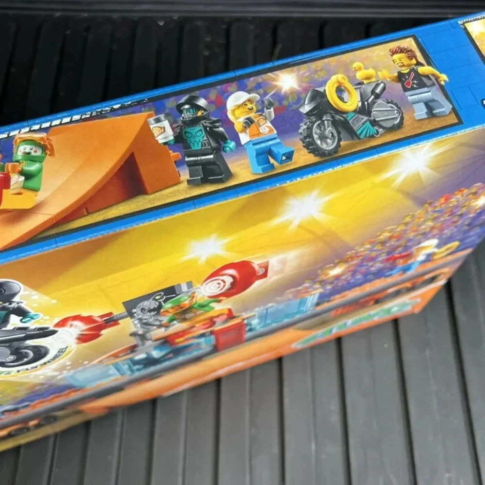 LEGO City Stunt Show Truck Complete Set 60294 STUNTZ - NEW / Sealed - Picture 4 of 4